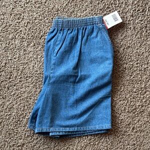 Chic Medium Wash Denim Jean Shorts Women's 18W NWT